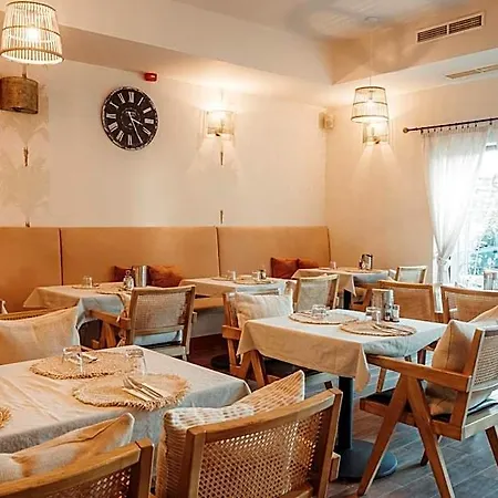 La Riva Hotel